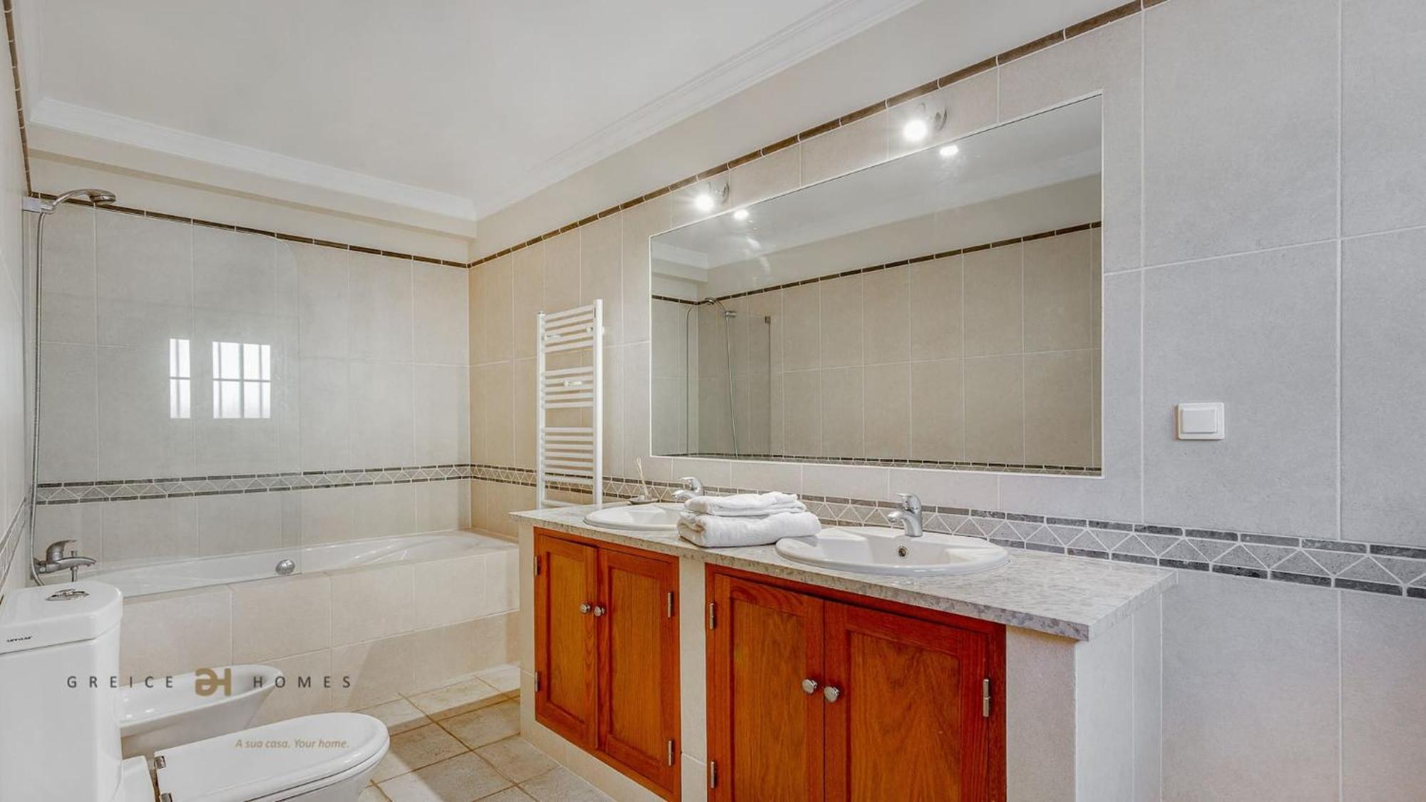 Luxuosa Moradia V5 Em Quarteira - Greice Homes Zewnętrze zdjęcie